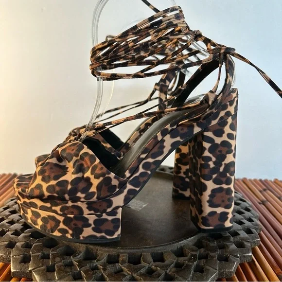Gianni Bini Sz 9 Ankle-Strap High Heels Platform Leopard - Picture 6 of 10